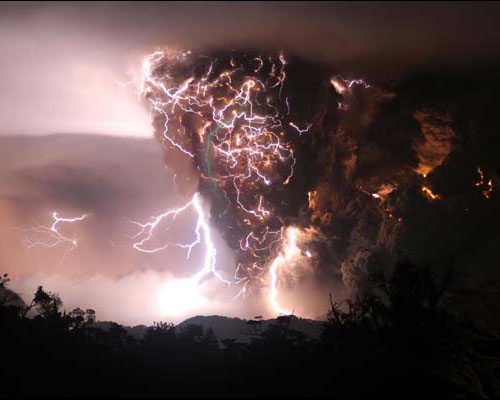 Eye Candy: Chilean Volcanic Thunderstorm | OhGizmo!