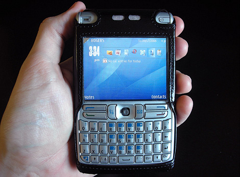 Vaja Nokia E61 Leather Case (Image property of OhGizmo)