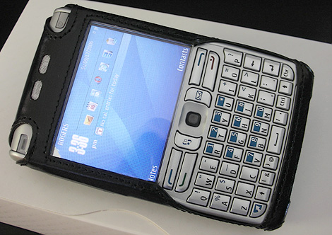 Vaja Nokia E61 Leather Case (Image property of OhGizmo)