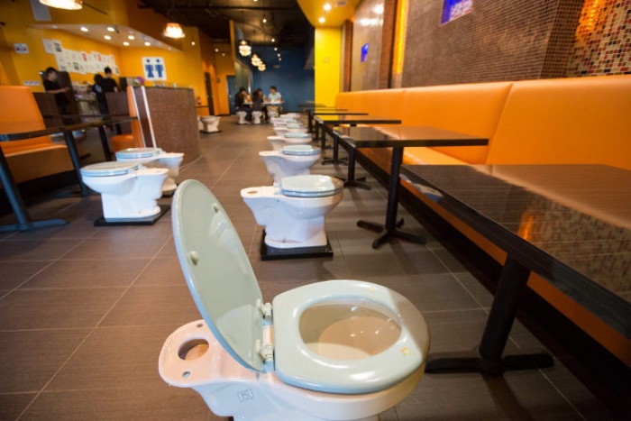 Grody Toilet Restaurant1