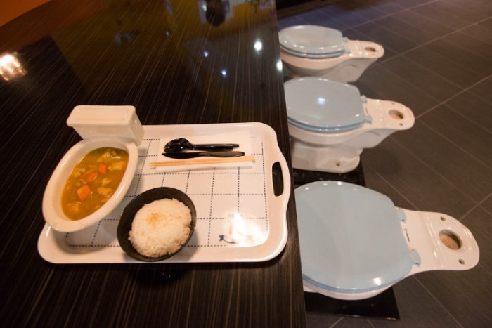 Grody Toilet Restaurant3