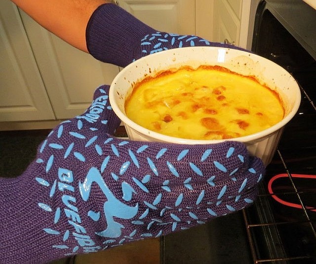 heat-resistant-cooking-gloves-640x534