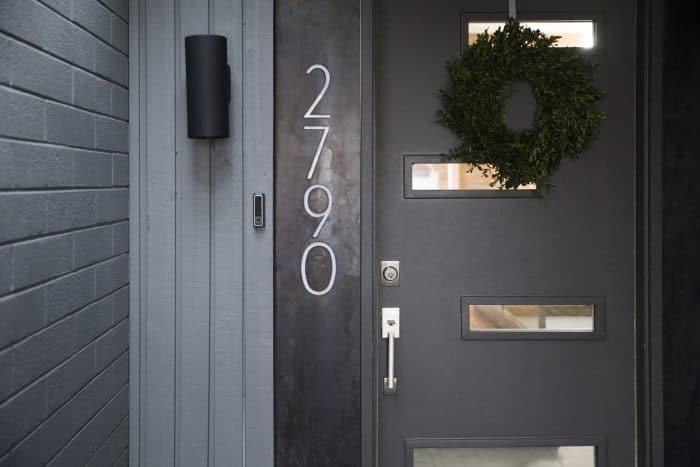 vivint-doorbell-camera-installed-front-door-700x467